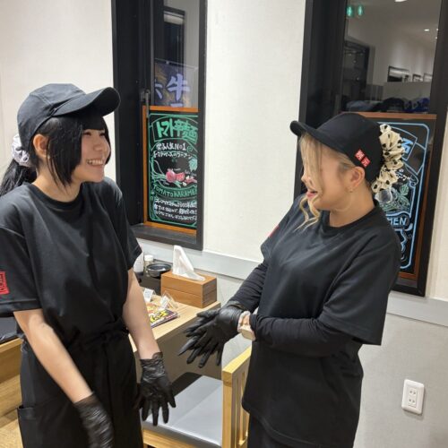 辛麺屋桝元 スタッフの打ち合わせ