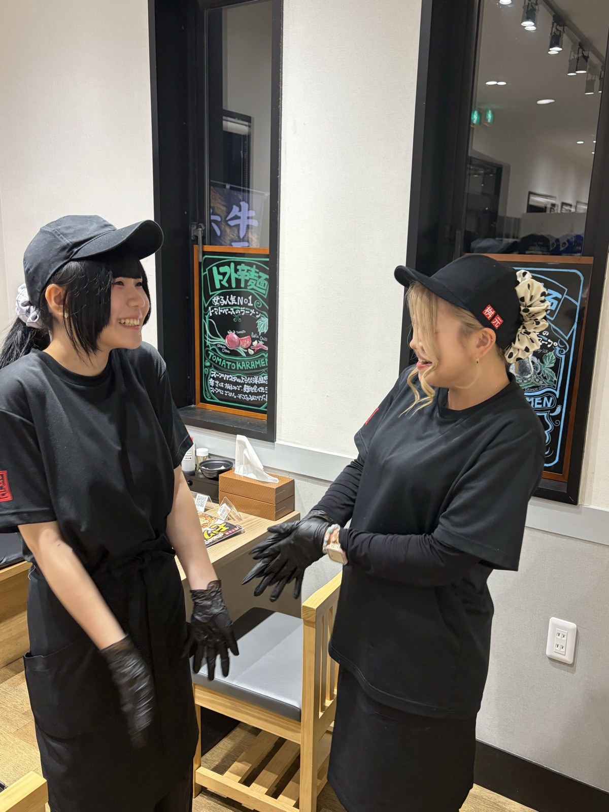 辛麺屋桝元 スタッフの打ち合わせ